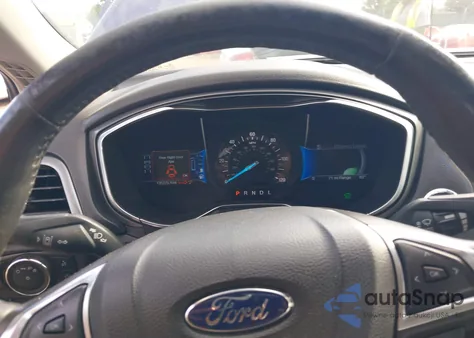 2016 Ford Fusion Energi Titanium z USA, uszkodzony, nr VIN 3FA6P0SU5GR283694